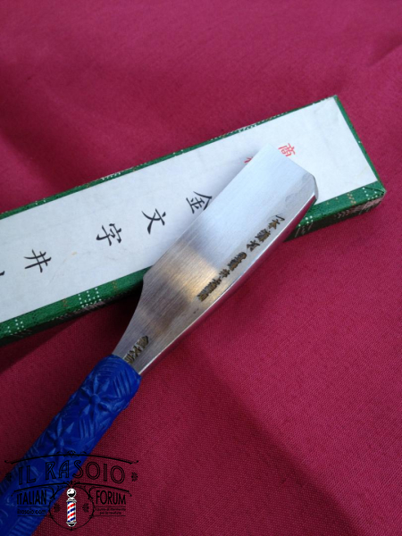 Inoue Tosuke mod. Kinmoji