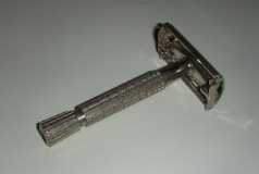 DE Gillette