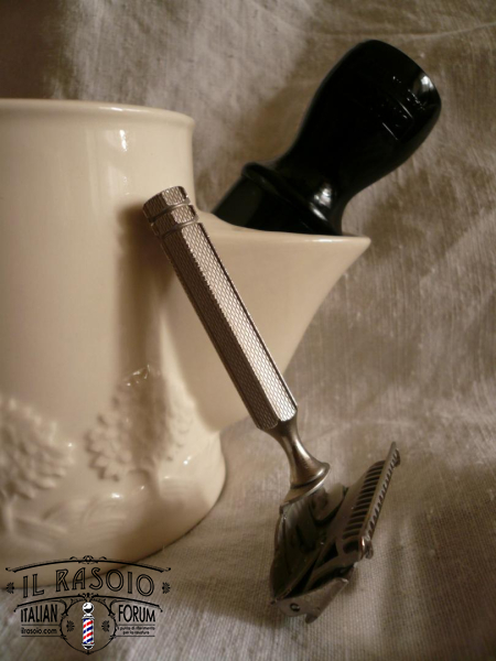 Omega 98 shaving scuttle