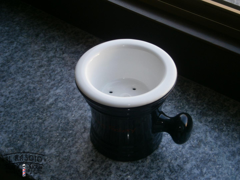 mug scuffle 1