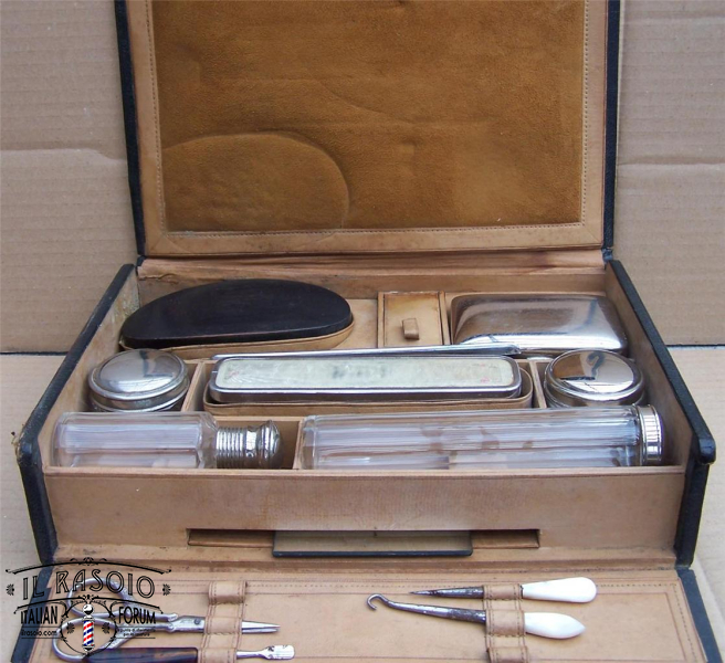necessaire piatto