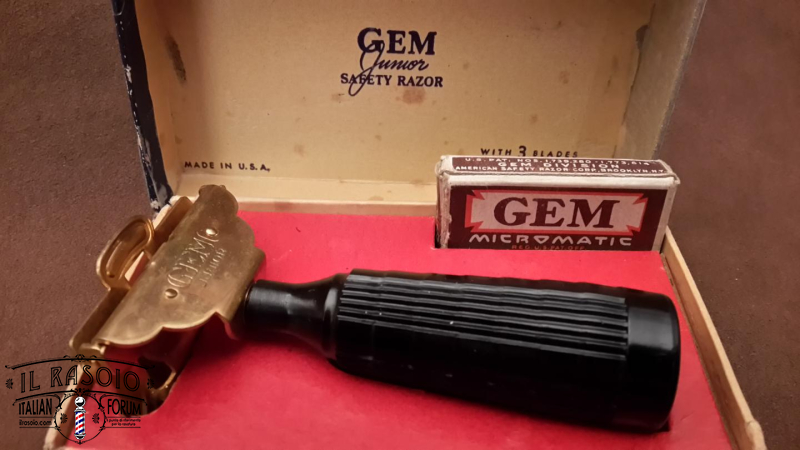 Gem junior, The Parade.