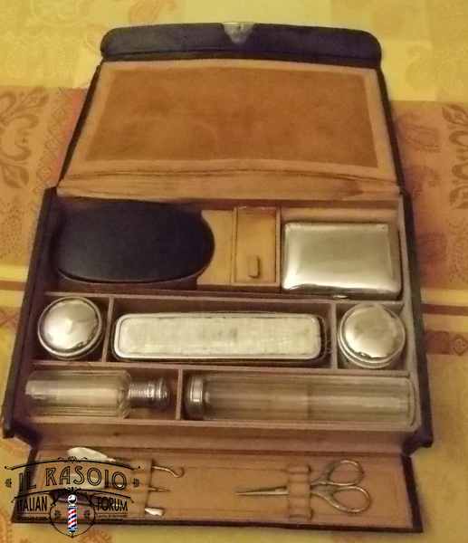 necessaire piatto 3