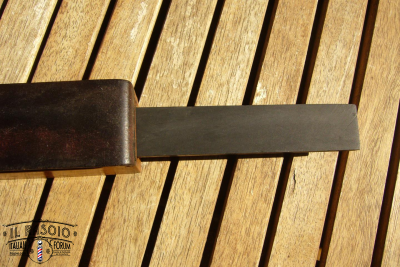 Strop con pietra nera1