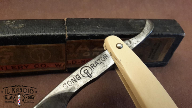 Gong razor