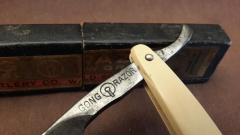 Gong razor