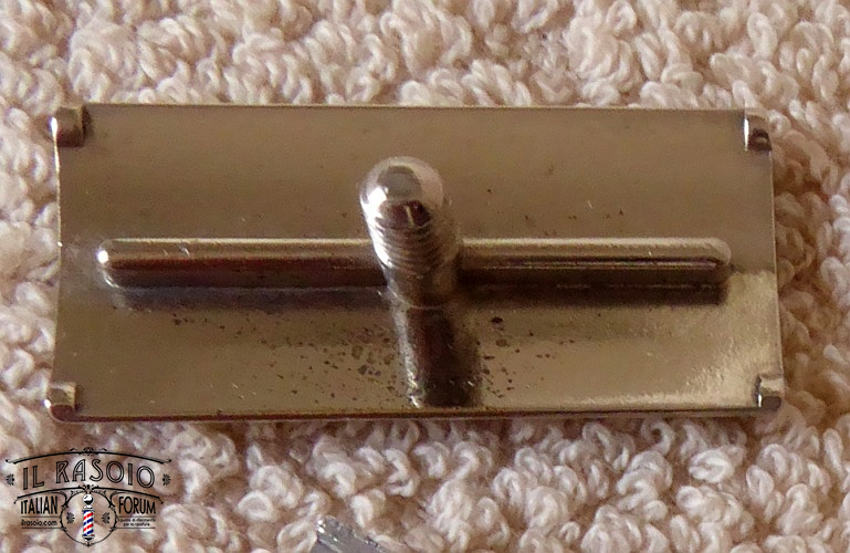 Gillette TECH 03 Cap Bottom
