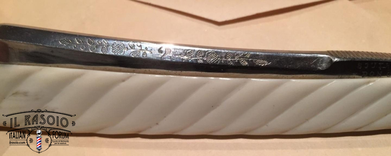 Southern  Richardson c.1850 in avorio scolpito