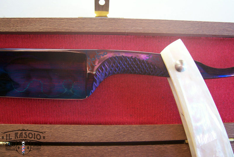 Mastro Livi in damasco Camillo Silvano blue 8/8, manico in madre perla