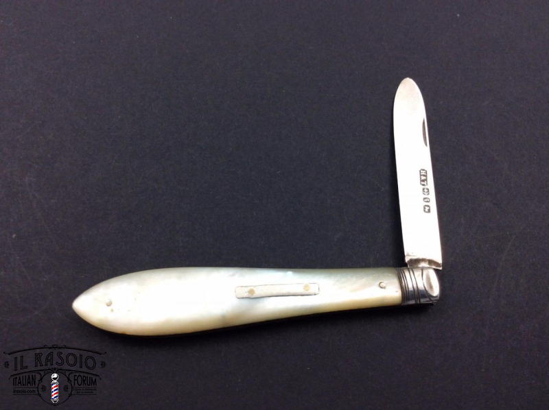 folding knife