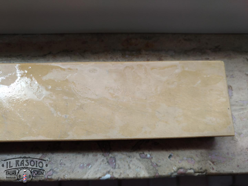 pietra belga bagnata