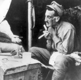 1915-...-Australian-soldier-shaving-at-Gallipoli-5741791