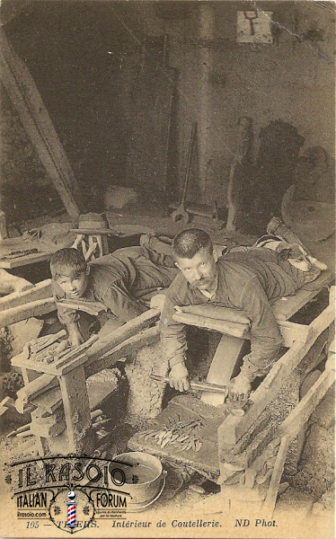 Interno di una coltelleria