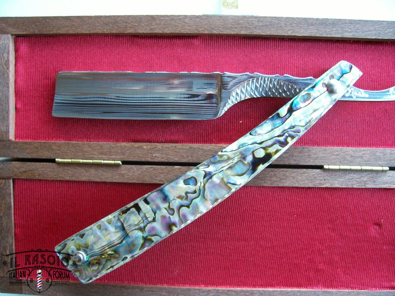 Mastro Livi 7/8 lama inox blue tonge Manico abalone