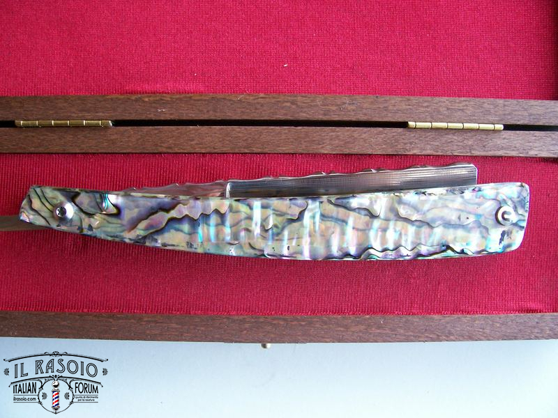 Mastro Livi 7/8 lama inox blue tonge Manico abalone