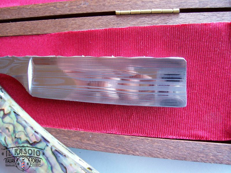Mastro Livi 7/8 lama inox blue tonge Manico abalone