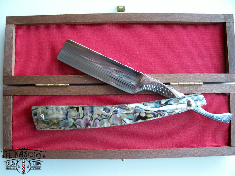 Mastro Livi 7/8 lama inox blue tonge Manico abalone