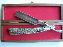 Mastro Livi 7/8 lama inox blue tonge Manico abalone
