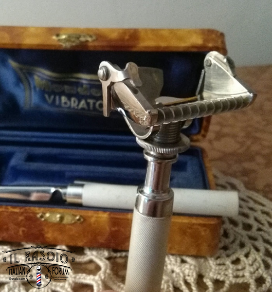 Mondesir Vibrator (2)