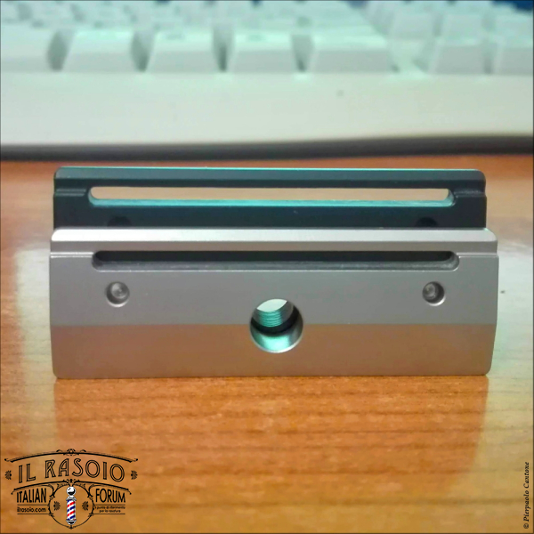 Colonial Razors The General Confronto V2 vs V1