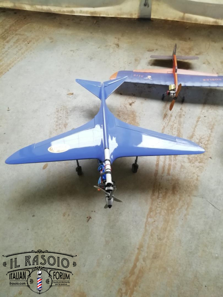 riproduzione aereo bugatti con doppia elica controrotante