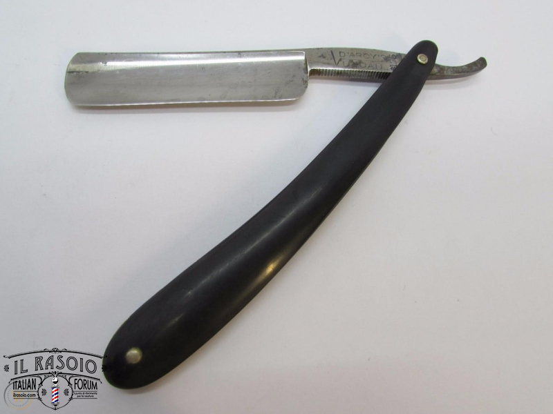 vintage-darcys-vulcan-straight-razor_1_c10ba22c8a2bc003c1417caee220554f (1)