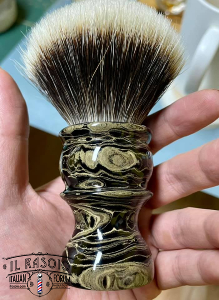 OUMO_Ebonite-1