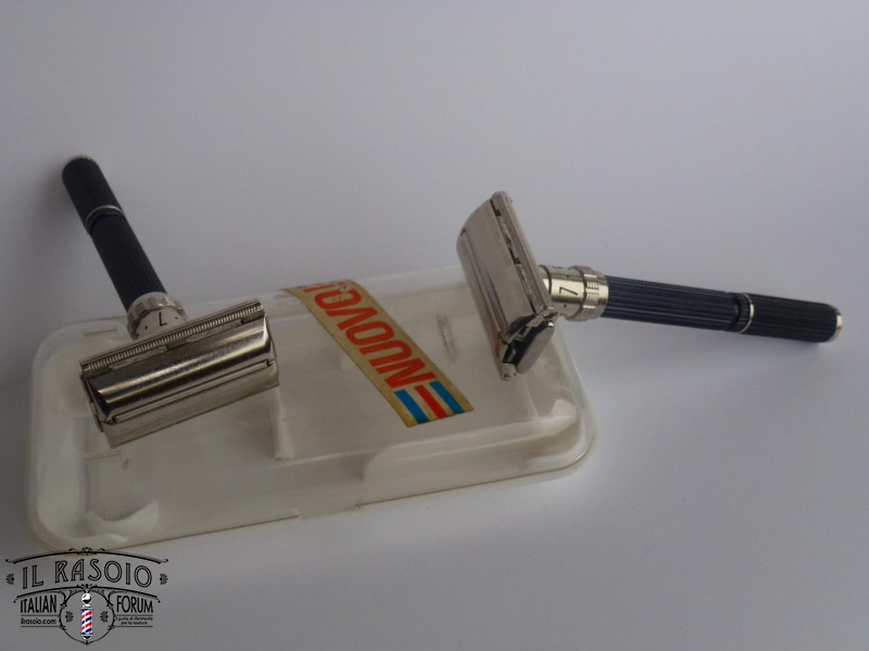 Gillette adj black long handle