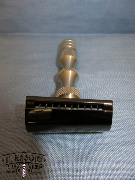 iKon B1 Slant 04